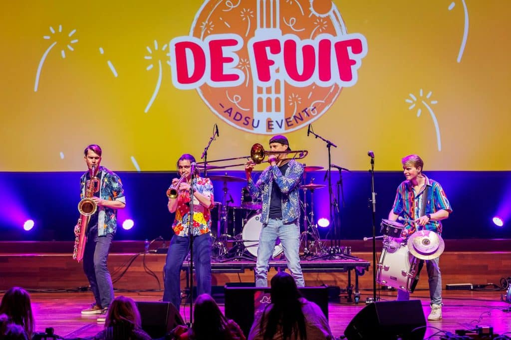 Artiesten treden op in TivoliVredenburg tijdens de FUIF