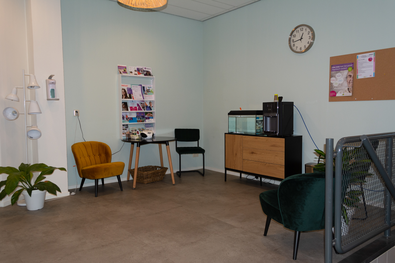 Wachtruimte met stoelen van Lister Utrecht Noord West