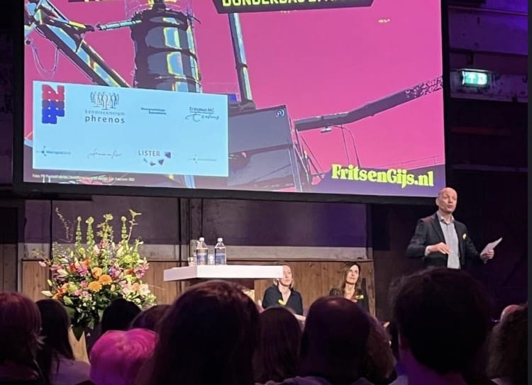 Theo den Hertog spreekt het congres over netwerkzorg toe