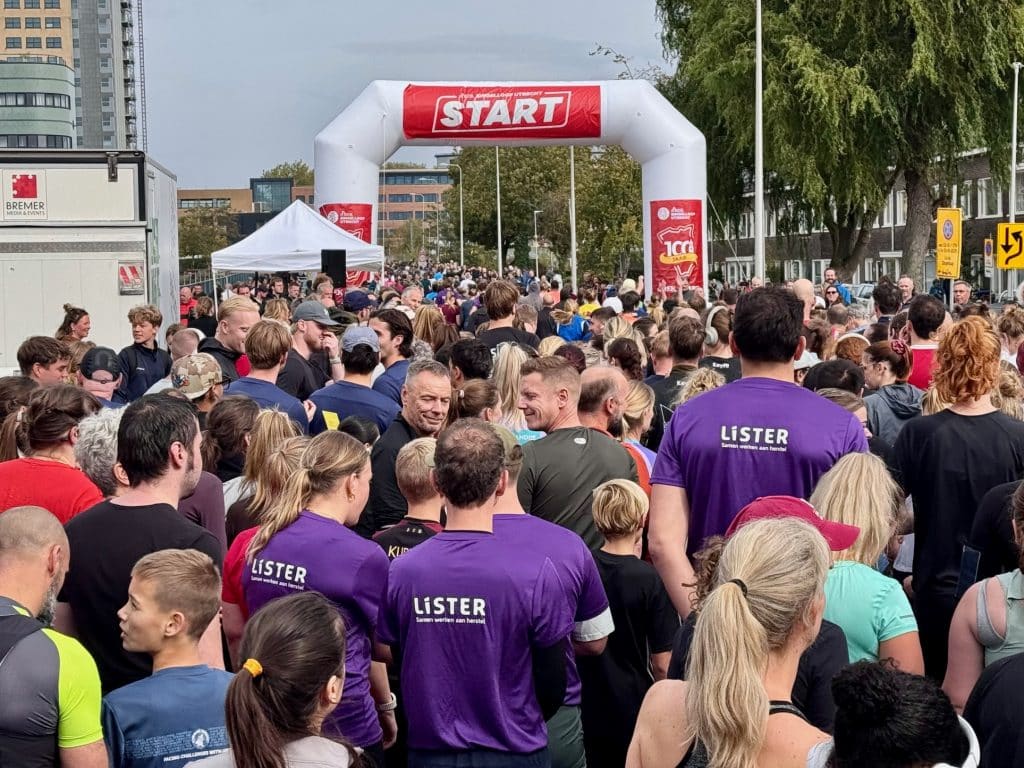 groep Lister-deelnemers aan de start van de Singelloop Utrecht