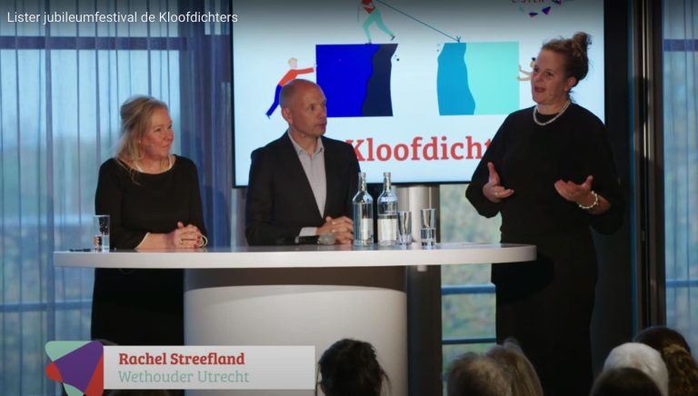 Presentatoren tijdens het jubileumfestival