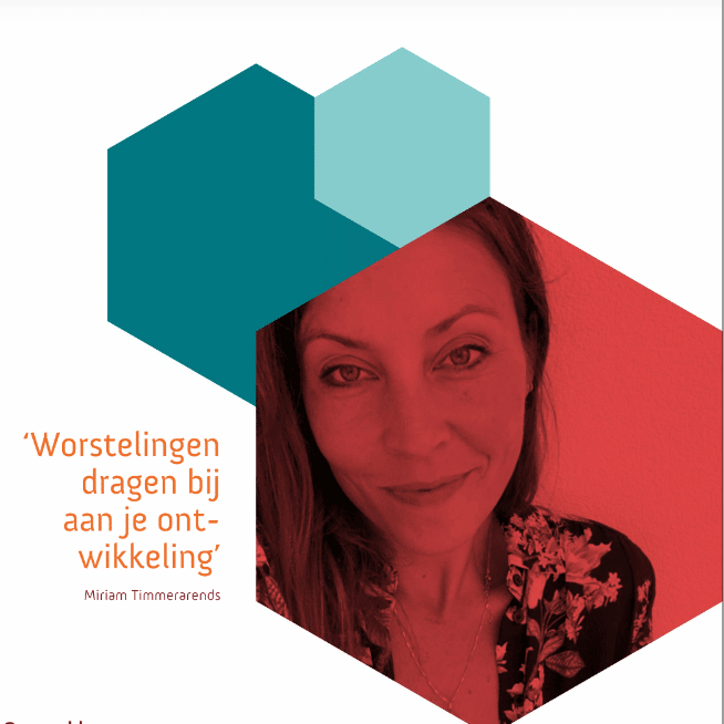 Illustratie: 3 hexagons met de kleuren groen, licht groen en rood. In de rode hexagon is een foto van een vrouw geplaatst. Aan de linkerkant van de rode hexagon staat de tekst: "Worstelingen dragen bij aan je ontwikkeling.