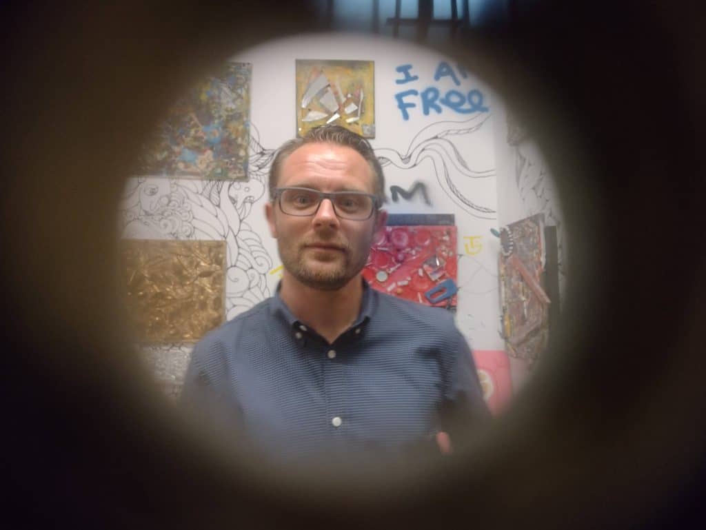 Ramses is te zien alsof je door een tunnel kijkt.