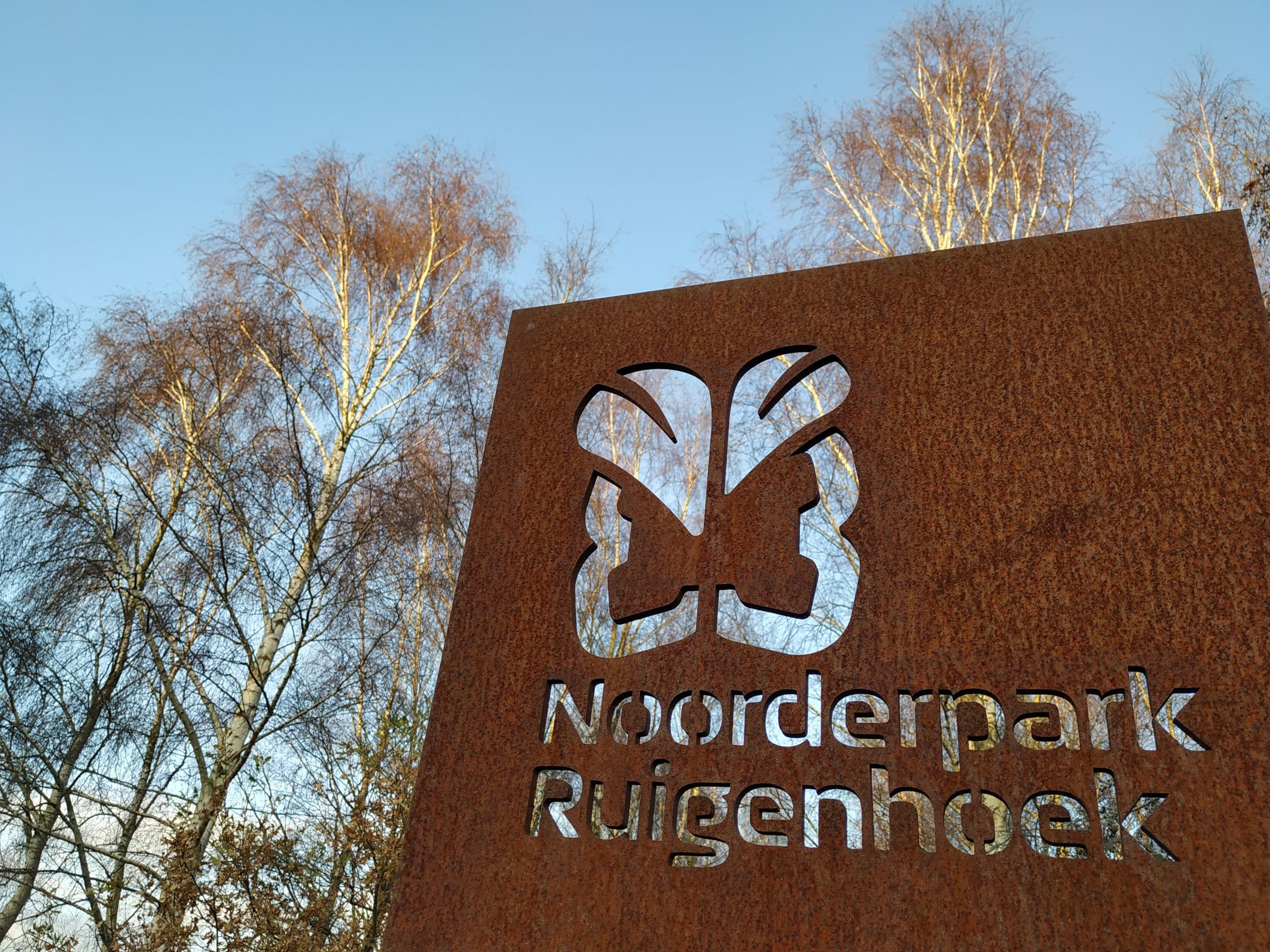 Foto van het toegangsbord Noorderpark Ruigenhoek.